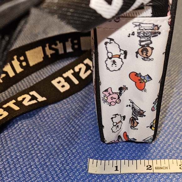 BTS BT21 Crossbody Phone/Camera Bag Like New approx 7"×6"×2" Strap 10"-20" - Picture 6 of 8